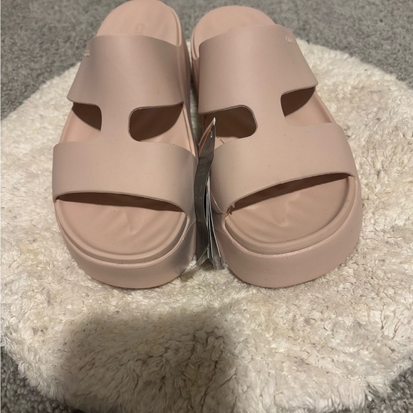 CROCS Shoes - CROCS Women's Sandals - Light cream.